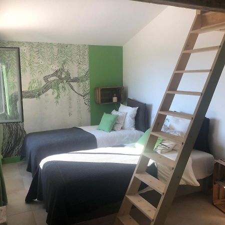 Bed and Breakfast La Tour Carree Chateauneuf-de-Gadagne Екстер'єр фото