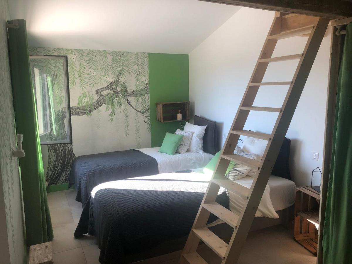 Bed and Breakfast La Tour Carree Chateauneuf-de-Gadagne Екстер'єр фото